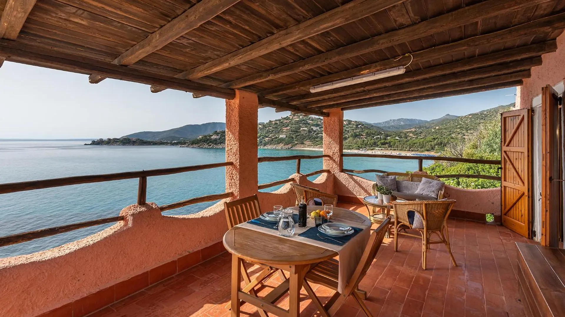 Villa Golfo Degli Angeli location